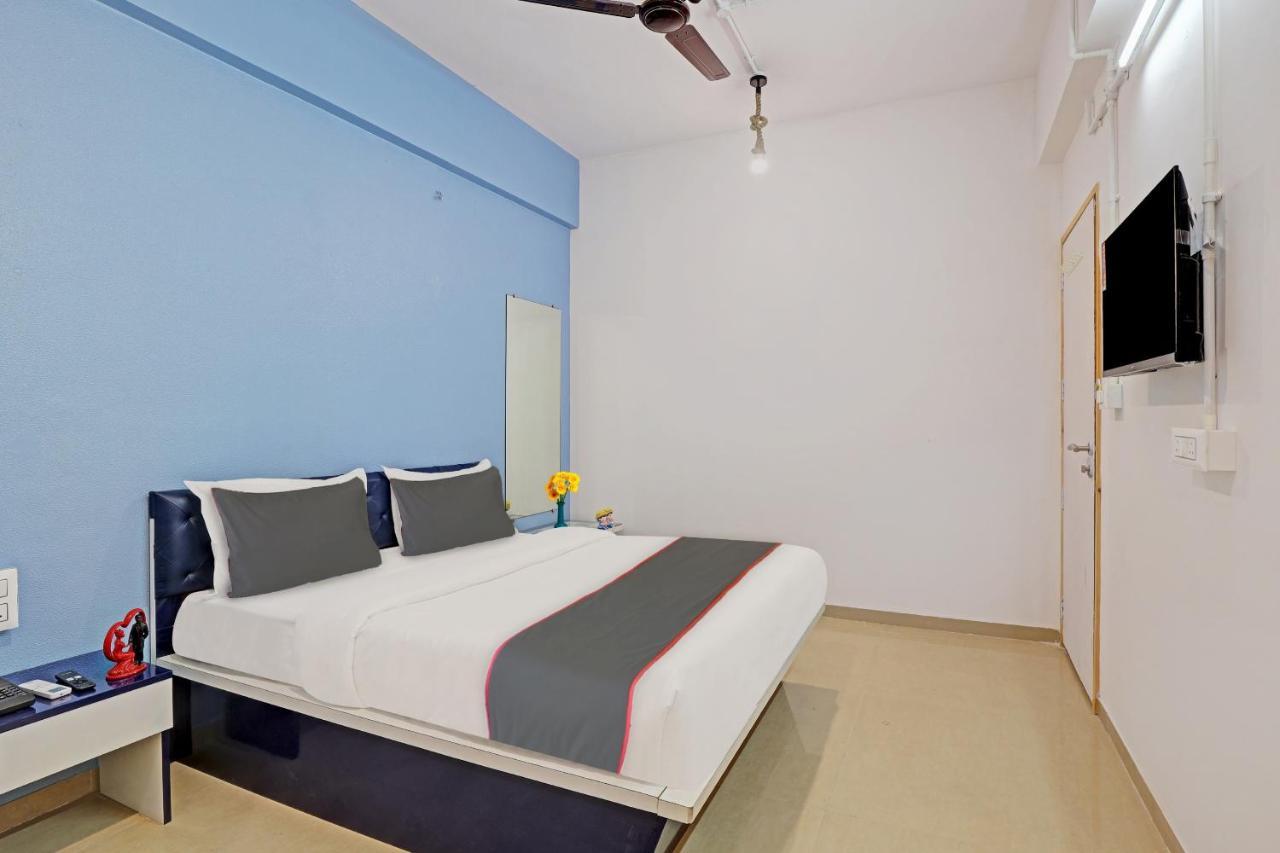 Hotel Solitaire, Best Luxurious Hotel Ac Rooms In Súrat Exteriér fotografie