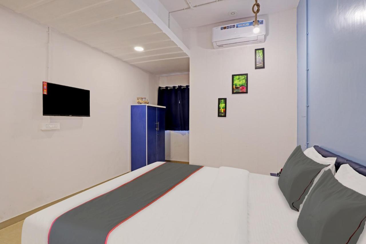 Hotel Solitaire, Best Luxurious Hotel Ac Rooms In Súrat Exteriér fotografie