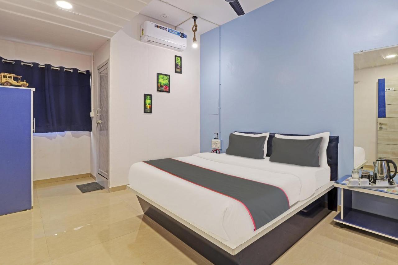 Hotel Solitaire, Best Luxurious Hotel Ac Rooms In Súrat Exteriér fotografie